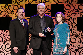 All Aboard America's CEO Jack Wigley (Centre) accepting the Green Highway Award